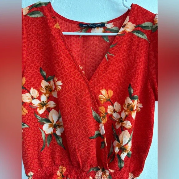 One Clothing Junior’s Blouse Red Floral Snap Closure Size Smalll - Picture 4 of 10